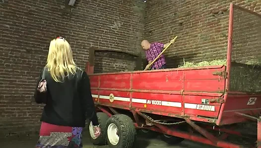 Amcık yalayan amcık sikişiyor dildo çiftlikte sikiliyor