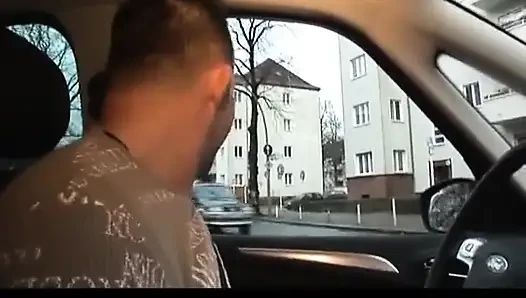 Alman hatun ağzına büyük miktarda döl alıyor