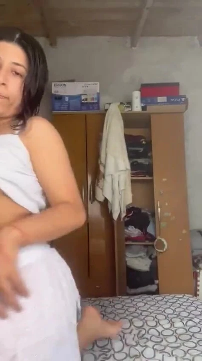 Selene yarak ısıtma dansı yapıyor (bölüm 1) | Klip 2