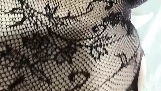 Taytlı büyük göt şanslı adam tarafından sikiliyor