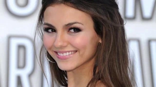 Karen gillan vs victoria adalet rd 1 mastürbasyon yapma challenge