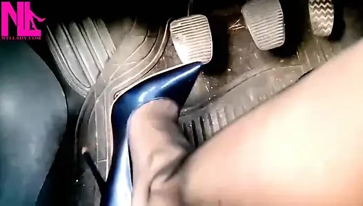 Buffalo Blue Pattent Pumps'ta seksi ayakkabı oyunu