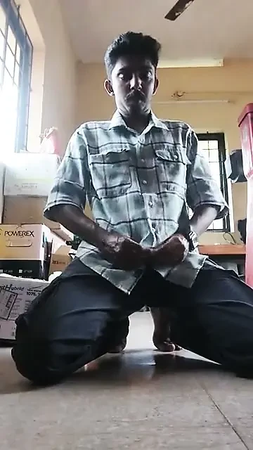 Headmaster Shithin Fag İş Yerinde Diz Çökmüş