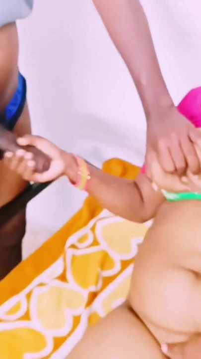 Hintli üçlü seks - kızgın üvey baba üvey annesini sikiyor - Telugu edepsiz konuşma | Klip 2
