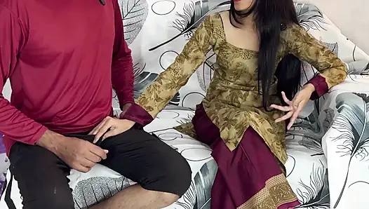 Azgın Dul Kadın Kiracısını Aradı