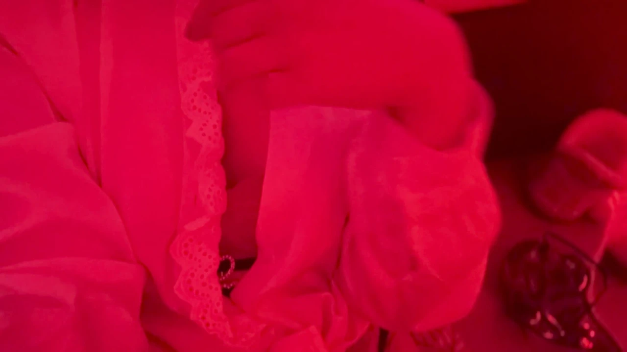 Bu bebeği seviyor musun?