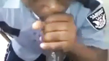 o dizlerinin üzerinde