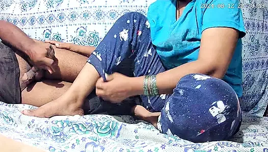 Hintli dasi liseli kız sınıfta seks yapıyor