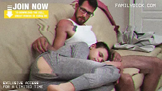 Familydick - latin twink kanepede rammed alır