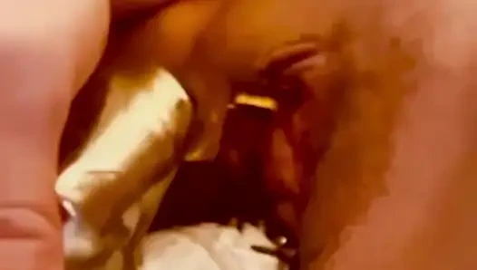 Orta yaşlı seksi kadın amcığını sikiyor