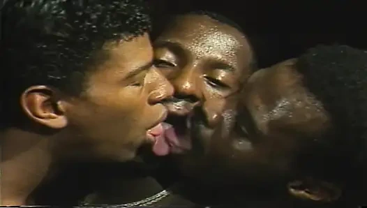 Sert sürtükler xxx şehvetle çökene kadar sert biniyor