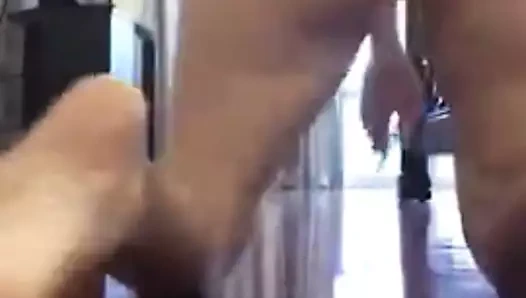 kıçıma alıyorum. manyak gibi fışkırtıyor. sadece babam için