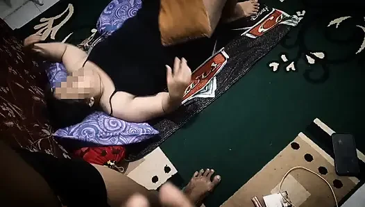 Çok azgın ve sikilmek istiyor