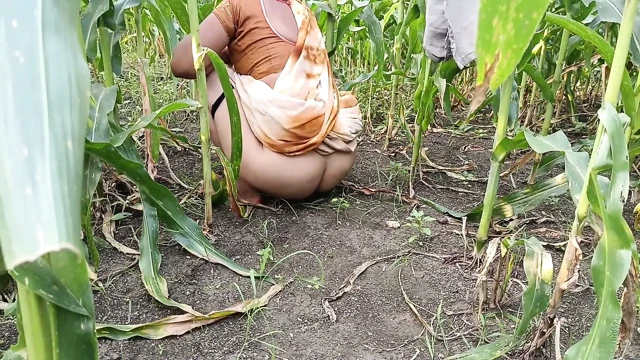 Baldızım tüm kıyafetlerini çıkarıp çıplak kaldı ve üvey erkek kardeşin beni beceremiyor