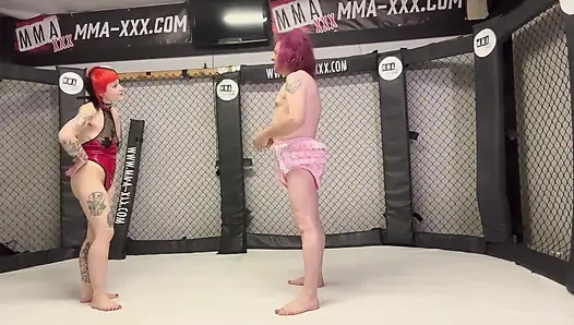 Pvc üvey anne mma kafesinde kadın kılıklıya işkence ediyor - uyluk kontrolü ve aşağılama