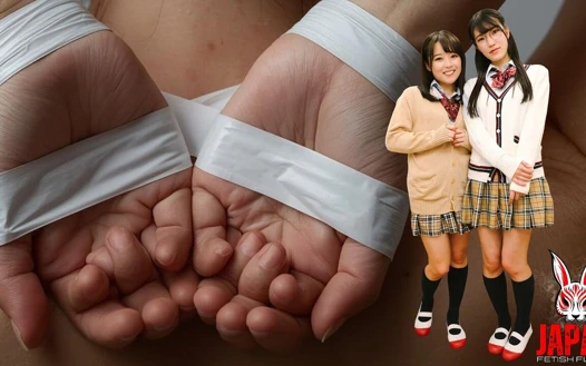 Bağlı bilekler, sert meme uçlarında dil, üniversiteli eteğinin altında ıslatma kazası. Chiharu, Aoi'nin kıdemli hakimiyetini keşfediyor.