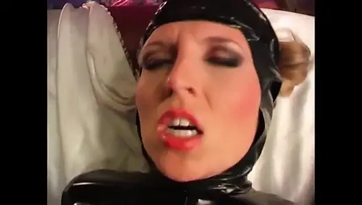 Ateşli fetiş yarağa biniyor!