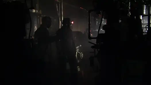 Büyük memeli bebek minibüste sikiliyor