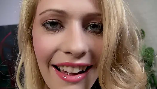 Çiftçinin üvey kızı sağıyor!