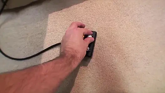 Yarak emerken sybian tarafından baştan çıkarılan sürtük