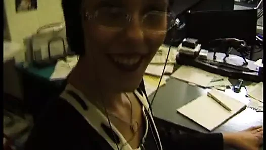 Sekretaerin macht Plusstunden und streckt mir Ihren Arsch