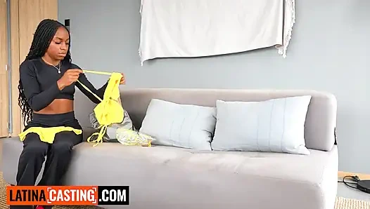 Bu sıkı afro latine erkek arkadaşının Chicago'ya söz verdiğini unutmasını sağladım - latinacasting