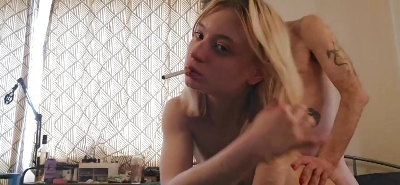 Sevimli Sarışın Sigara Içiyor Arkadan Sikiliyor. Amateur Porn