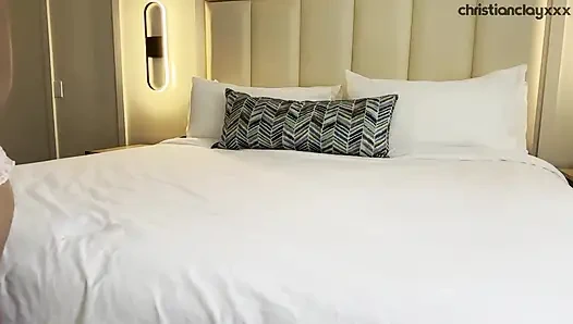 Reyna Belle Christian Clay'in büyük yarağını alırken kaltak gibi how