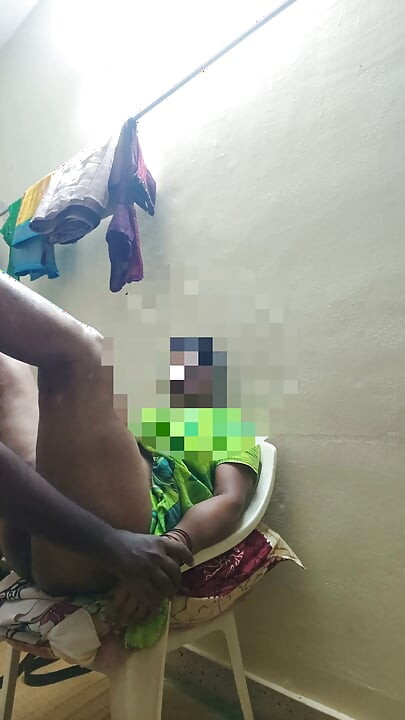 Teyze taksi şoförüyle sandalyede sikiliyor