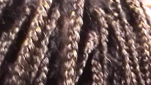 Tombul zenci orta yaşlı seksi kadın havuz oyunundan sonra iki yarağın tadını çıkarıyor