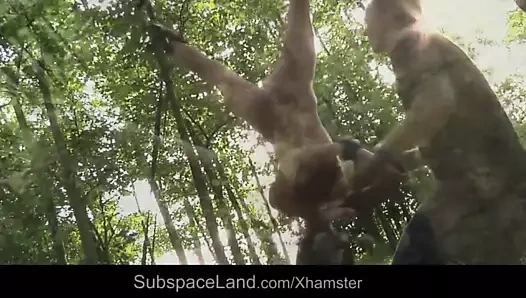 Açık kirli esaret aşağılama için bir kırık genç köle