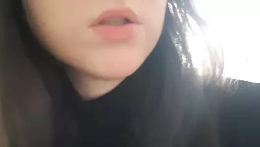 doğal dudaklarımı yala