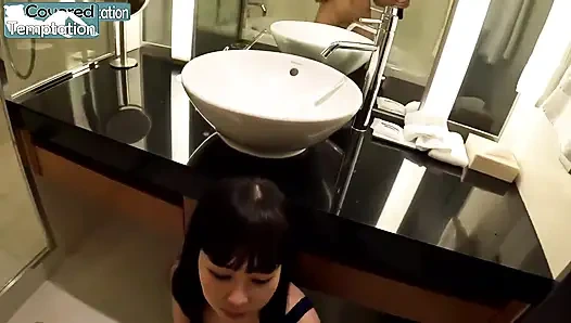 Efsanevi güzellik mayo içinde görünüyor, cüretkar bir meydan okuma unutulmaz bir ilk kez anıya yol açıyor