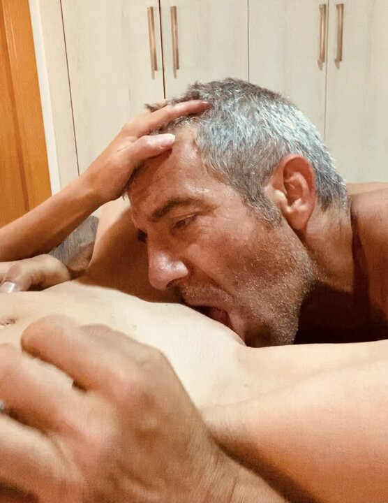 Tatlı milf olduğunu becerdin tarafından olgun adam ile bir yapay penis