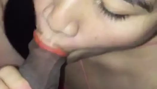 Taylandlı sürtük yarak emiyor