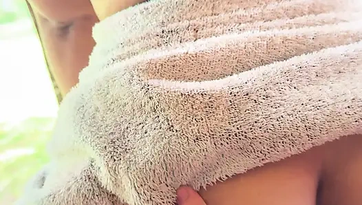 Teşhirciliği çok seviyorum, etrafta insanlar varken bir penise zıplamayı gerçekten seviyorum