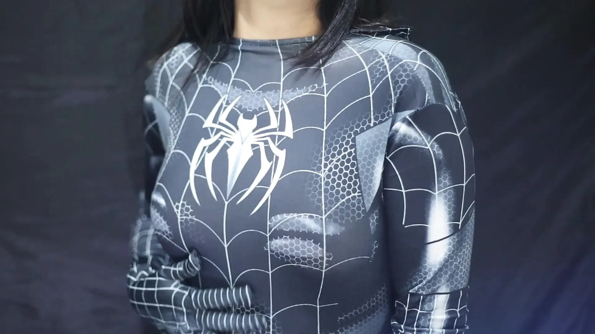 AGAIN COSPLAY SPIDERMAN, EVEN IN ENTOT IT RUNS OUT UNTIL CROT INSIDE