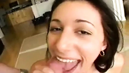 Esmer darbeler ve büyük bir cumshot alır