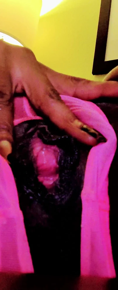 Çikolatalı orta yaşlı seksi kadın