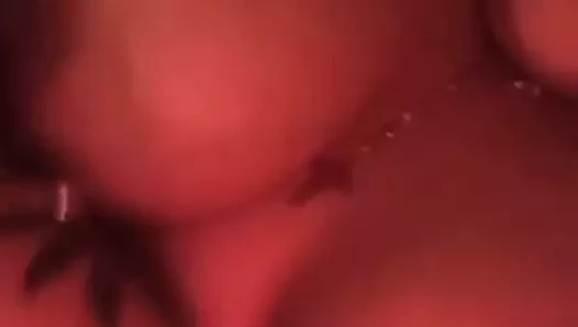 Bbw gösterileri kapalı ona memeler için benim