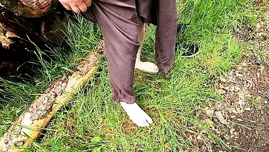 Ormanda vajinaya işkence ediyor