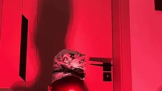 Uzun dildo kremsi zenci amcığının derinliklerine gidiyor