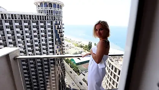 Tatilde seks sert sikilen evli kadın