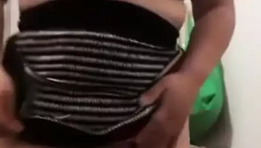 se lo dedica a una amiga
