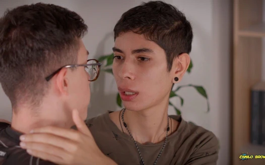 Ateşli twink stian jara sıska twink magic c'nin büyük yarağını alıyor ve dölünü yutuyor