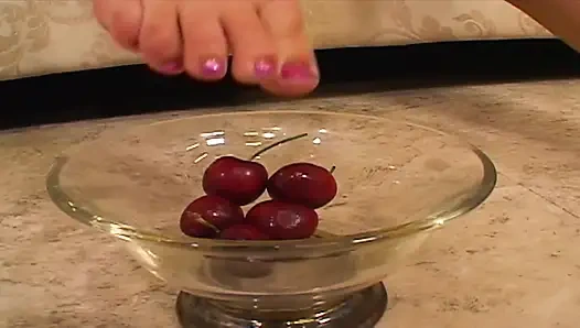 Chica'nın inanılmaz neşeli amcığı büyük sert sikiş için geniş açık bekliyor