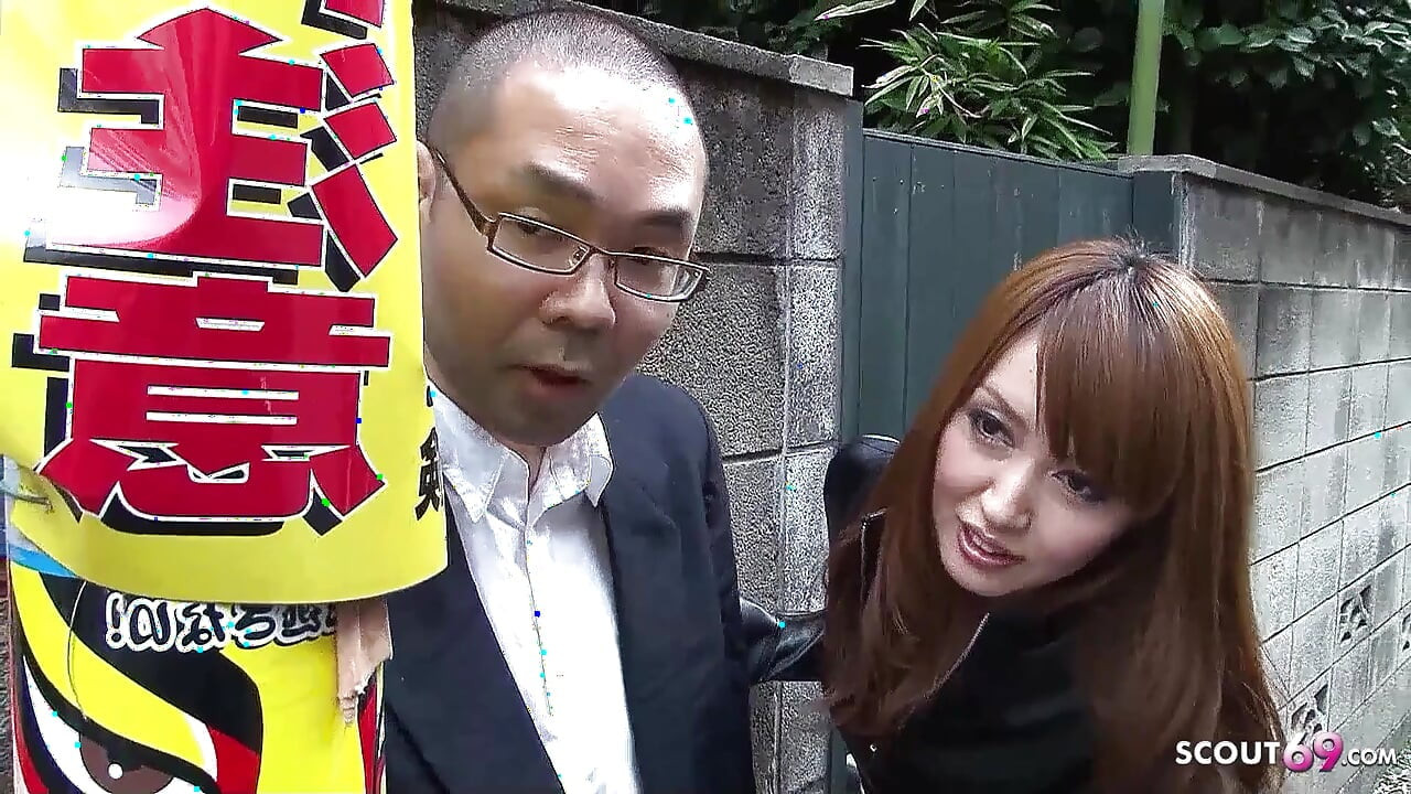 Sıska Japon genç cari patron ve iş arkadaşları tarafından üçlü grup sekste sikiliyor