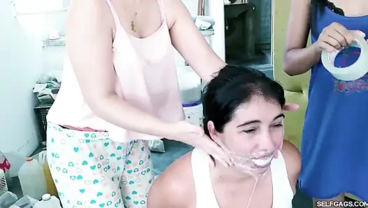 Veletlerin kendi dadısı esaret altında
