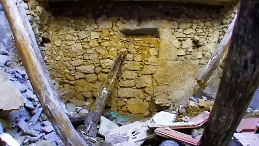 Büyük memeli azgın bebek ile açık hava fotoğraf çekimi