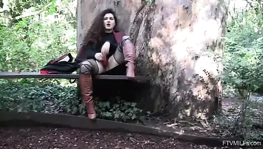 Düzgün vücutlu arab milf lili kamu çıplaklık ve mastürbasyon oyun